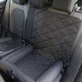Bild in Galerie-Betrachter laden, Du suchst einen Hunde-Autositz oder eine Autoschondecke und kannst dich nicht entscheiden? Dann ist unsere Autositz-Auflage für dich die richtige Wahl - denn sie vereint die Vorteile von beiden Varianten miteinander.
