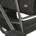 Bild in Galerie-Betrachter laden, Der Buggy für Hunde in schwarz von Trixie ist die perfekte Lösung, wenn dein Vierbeiner nicht mehr so lange laufen kann oder sich unterwegs eine Pause wünscht.