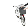 Bild in Galerie-Betrachter laden, Der Trixie Fahrradkorb für den Gepäckträger aus stabilem Kunststoff und Metall schafft hier Abhilfe. Er passt auf Gepäckträger mit 6–16 cm Breite und bietet mit dem Gitter und der Schnellfixierung sicheren Halt - auch bei unruhigeren Passagen.