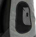 Bild in Galerie-Betrachter laden, Erlebe gemeinsame Abenteuer mit deinem Hund, ohne dabei deinen Rücken zu belasten. Endlich gibt es einen Rucksack auch für grössere Hunde bis 12 kg! Der Hunde-Rucksack Timon macht es möglich: dank seines Taillengurts für optimale Gewichtsverteilung und der anatomisch geformten und gepolsterten Rückenpartie ermöglicht der Hunde-Rucksack Timon ein bequemes Tragen für dich und deinen Vierbeiner.