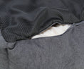Bild in Galerie-Betrachter laden, Das Liano Hundebett bietet durch seinen Webstoff und die Softplüsch-Oberfläche ein optimales Schlaferlebnis für deinen Vierbeiner. Die weiche Füllung sorgt für eine angenehme Entlastung und unterstützt die Entspannung deines Hundes.