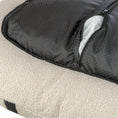 Bild in Galerie-Betrachter laden, Das CityStyle Vital Hundebett bietet orthopädischen Komfort im edlen Bouclé-Look.