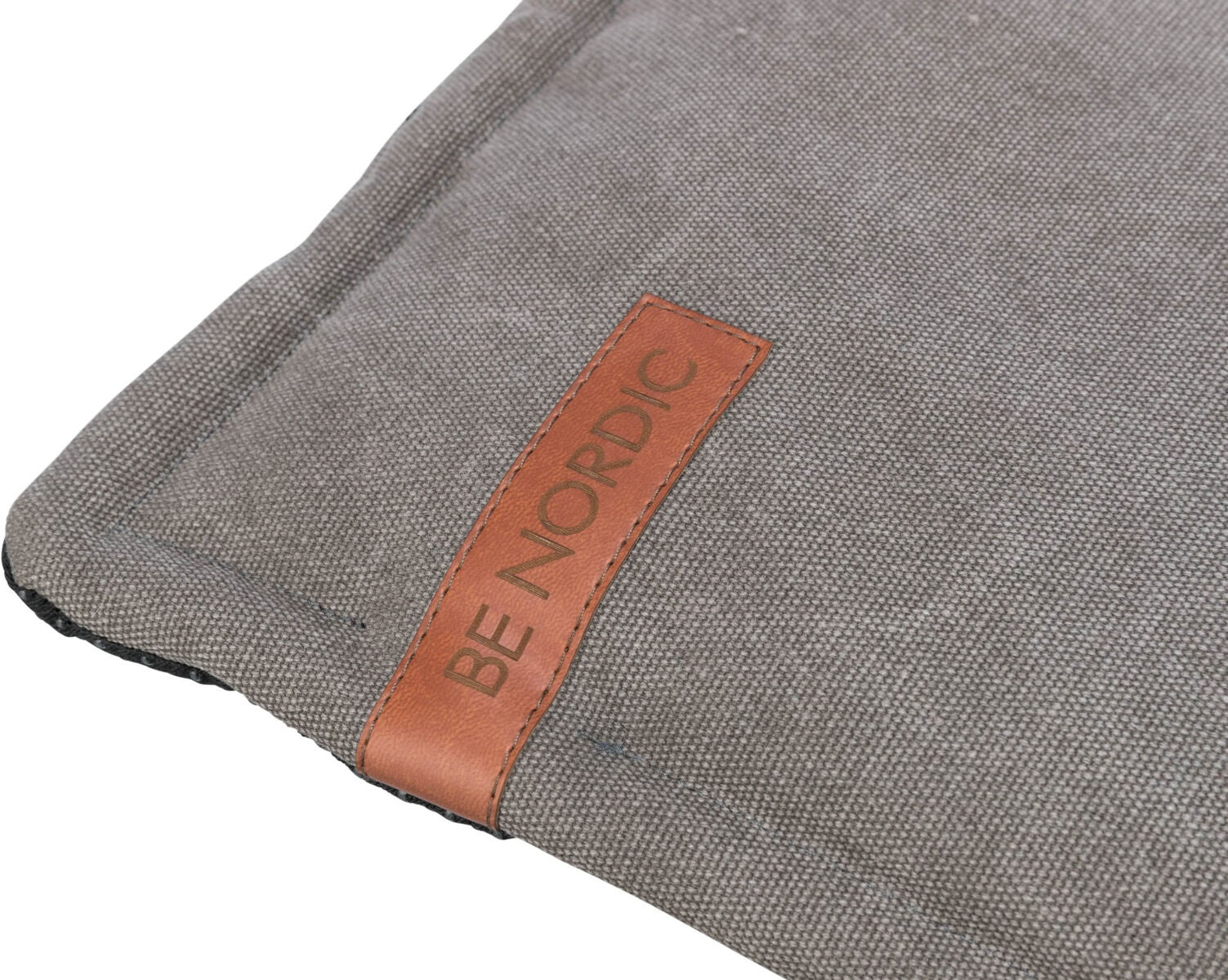 BE NORDIC Liegematte Föhr: Robuste und hochwertige Liegematte mit Canvas-Haptik und Baumwoll-/Polyester-Bezug für maximalen Komfort. 