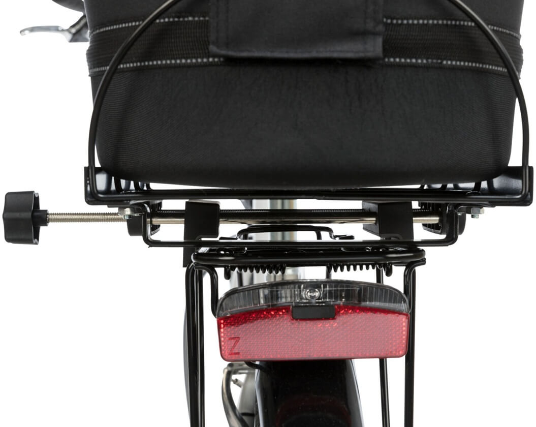 Die Trixie Fahrradtasche für Hunde ist eine durchdachte Lösung für den Gepäckträger (6–16 cm Breite). Der stabile Metallrahmen sorgt für Sicherheit, während die formstabile Tasche mit gepolsterter Bodeneinlage deinem Hund ein bequemes Plätzchen bietet. 