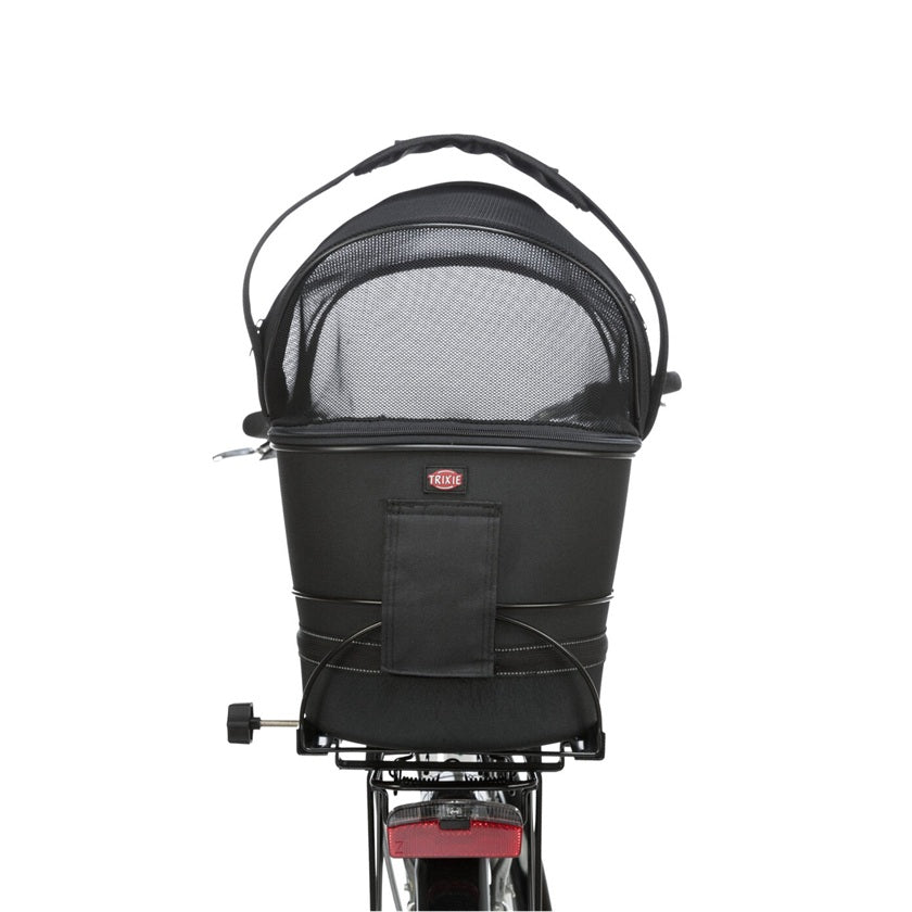 Die Trixie Fahrradtasche für Hunde ist eine durchdachte Lösung für den Gepäckträger (6–16 cm Breite). Der stabile Metallrahmen sorgt für Sicherheit, während die formstabile Tasche mit gepolsterter Bodeneinlage deinem Hund ein bequemes Plätzchen bietet. 