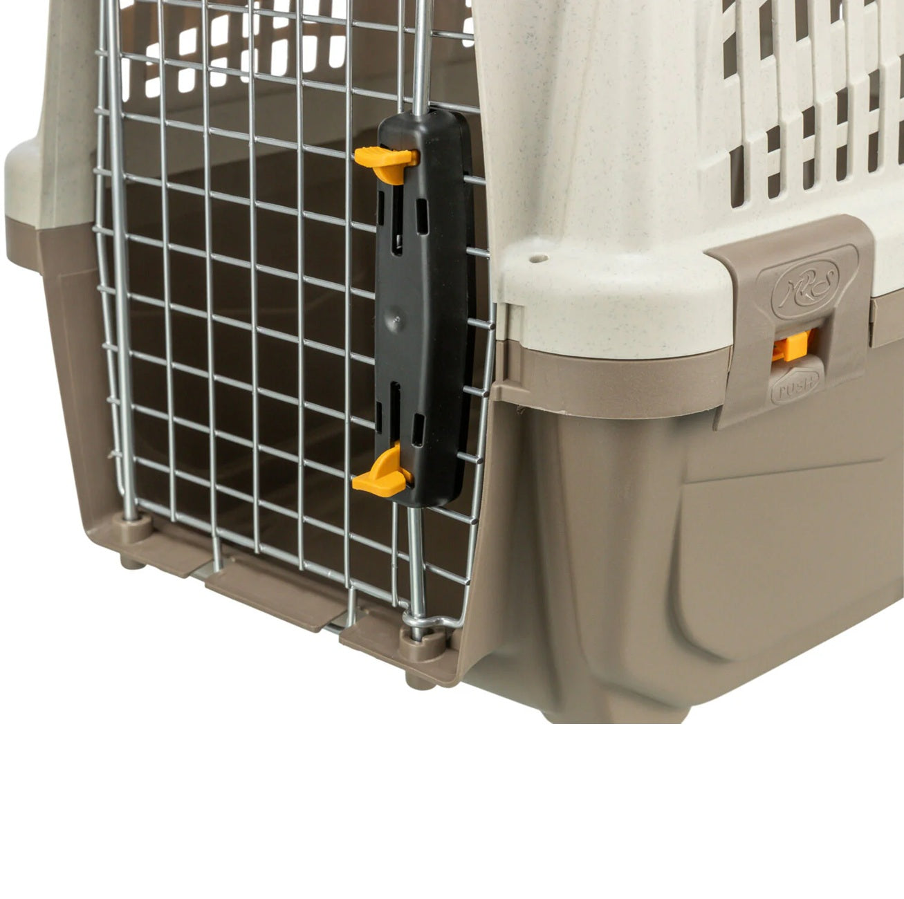 Bringe deinen Hund sicher ans Ziel. Die Hunde-Transportbox Skudo 2 von Trixie ist die ideale Wahl für stressfreie und komfortable Reisen. Praktisch sowohl für kurze Ausflüge wie auch längere Reisen bietet die Box deinem Liebling ein Gefühl von Sicherheit und Behaglichkeit.