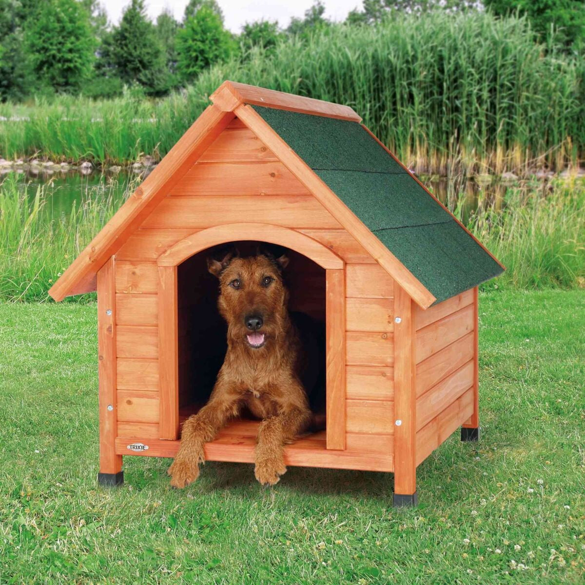 Diese Hundehütte bietet deinem Vierbeiner ein gemütliches und sicheres Heim unter freiem Himmel. Ausgestattet mit erhöhten Beinen, schützt sie vor Bodenfeuchte und -kälte, während die justierbaren Füsse eine stabile Position auf jedem Untergrund garantieren.