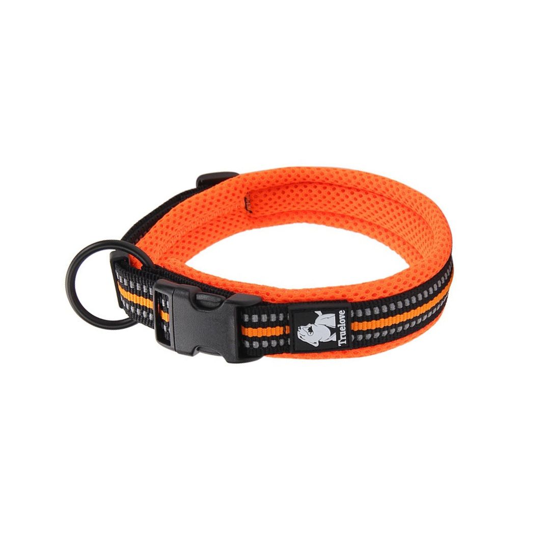 Das TrueLove Comfort Halsband löst dieses Problem mit seinem weichen, frotteegefütterten und atmungsaktiven Innenbereich, der Reizungen verhindert, und einer stabilen, verstellbaren Passform.